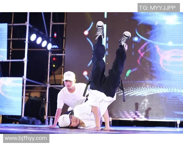 足球明星挑战街舞舞技展现运动与艺术的完美结合视频精彩回顾