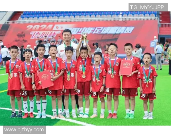 重庆足球队荣登速度排行榜第三名引发热议